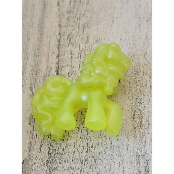 My Little pony yellow pie cutie mark 2010 toy figure - Picture 3 of 4